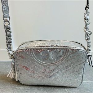 TORY BURCH SILVER CRISS-BODY MEDIUM BAG - LIKE NEW